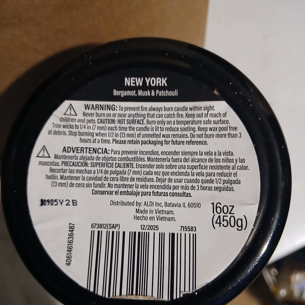 New York Blue Scented Candle - Picture 2 of 2